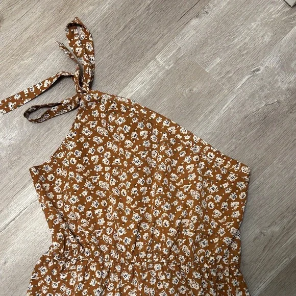 Chic One Shoulder Floral Dress in Brown - Picture 2 of 4